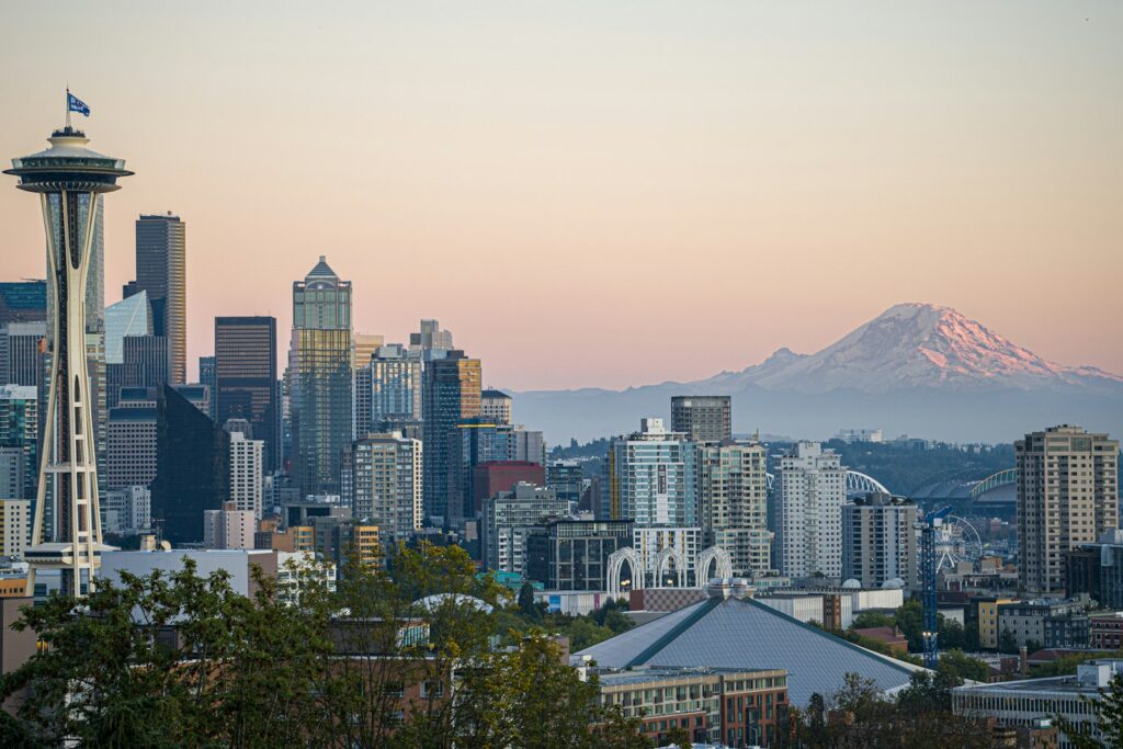 Seattle skyline with Mount Rainier in the background